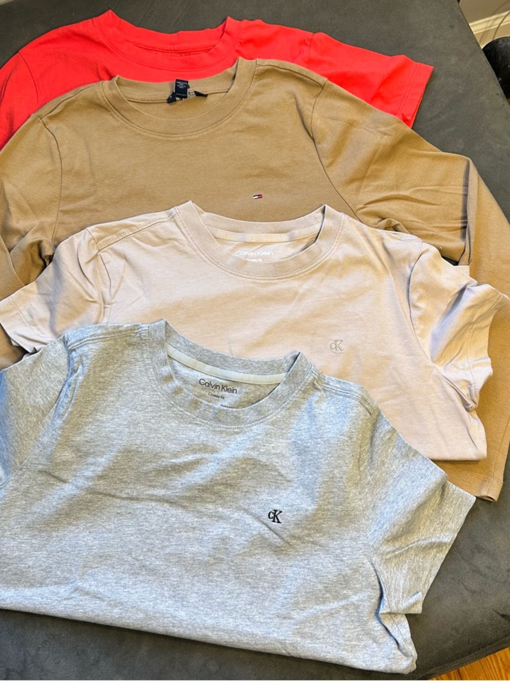 4 T Shirts Bundle Calvin Klein Tommy Hilfiger & American Eagle T-Shirt size M